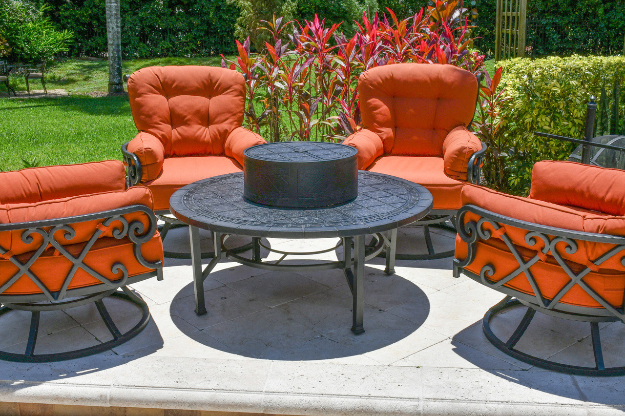 Chillounger All Inclusive Outdoor Firepit Club Set (KIT) Close Up Image