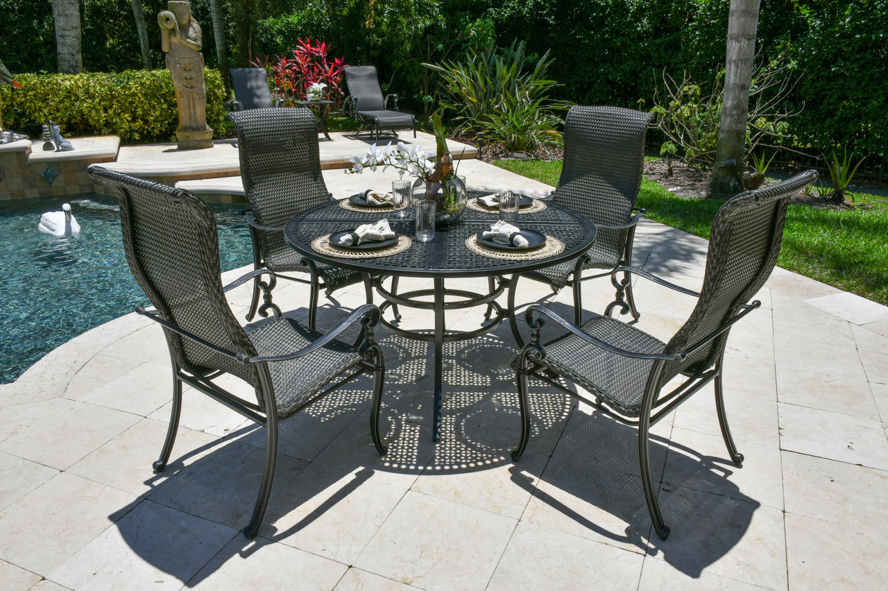 Wyndermere Woven Outdoor Round Dining Table Set of 5 (KIT) Room Scene