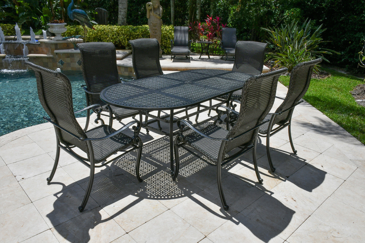 Wyndemere Oval Dining Table Set of 7 (KIT) Room Scene