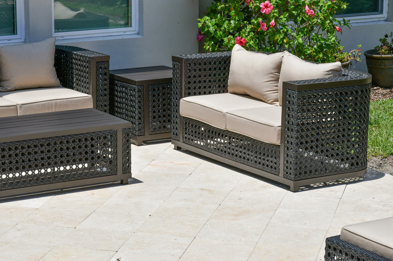 Monterey Outdoor Loveseat Close Up Image