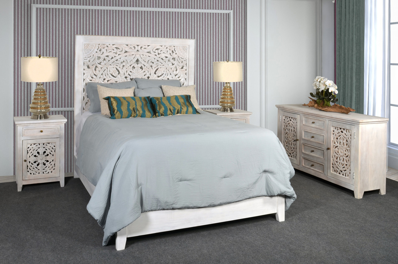 Harlow King Bed Room Scene