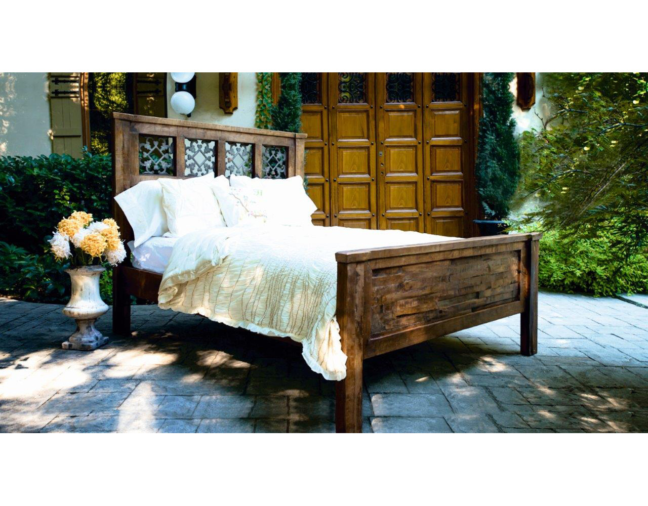 Mountain Studio Vintage King Bed Room Scene
